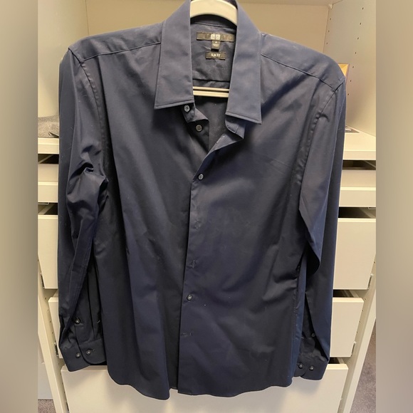 Uniqlo lot of 4 dress shirts size Small and fitted. - Picture 7 of 8